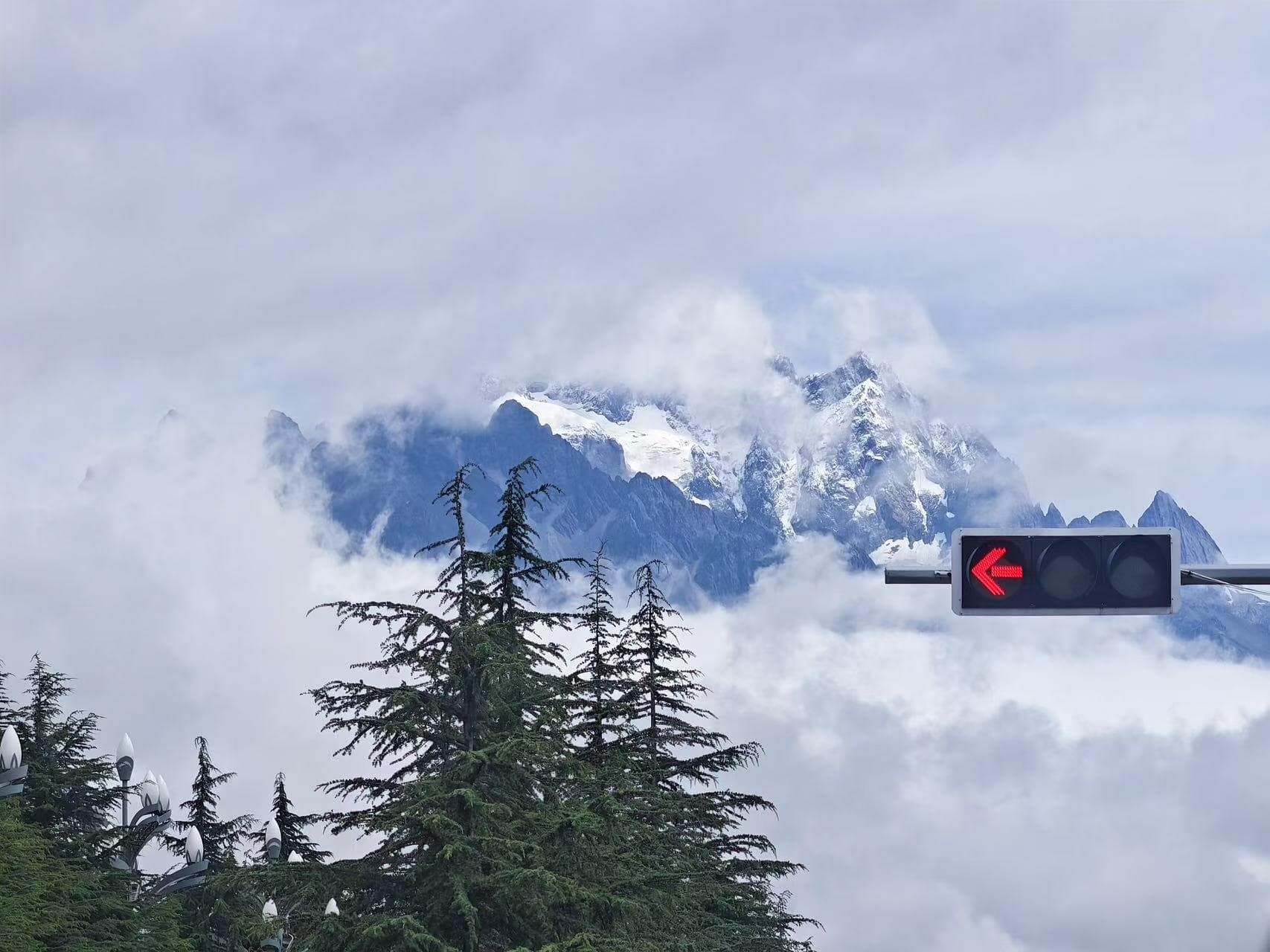前往玉龙雪山的路上随拍